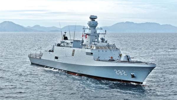 হরমুজ প্রণালিতে মার্কিন যুদ্ধজাহাজ ঘিরে নতুন উত্তেজনা