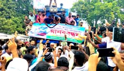 ঢাকাগামী ট্রেনের স্টপেজ দাবিতে উত্তাল আত্রাইবাসী