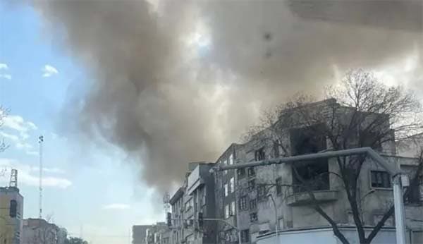 তেহরানে যুক্তরাষ্ট্র-ইসরায়েলের যৌথ ক্ষেপণাস্ত্র হামলা, খামেনি নেই!