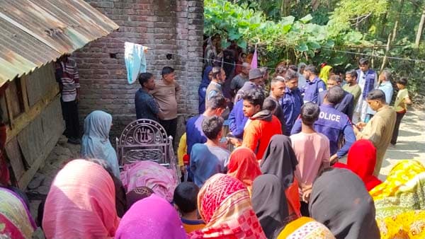 স্বামীর পরকীয়ার বলি স্ত্রী, ঢাকা থেকে মরদেহ ঝালকাঠিতে এনে পলাতক স্বামী