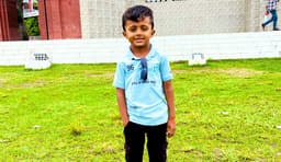 হাজারো মানুষকে হাসানো শিশুর চোখ আজ ঝাপসা, প্রয়োজন সাহায্য