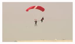 বিজয় দিবসে আকাশে ইতিহাস, ৫৪ প্যারাট্রুপারের বিশ্ব রেকর্ড