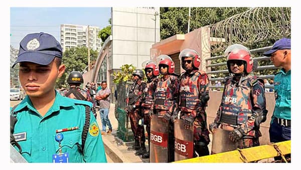 এভারকেয়ারে খালেদা জিয়ার চিকিৎসা; নিরাপত্তায় বিজিবি–এসএসএফ মোতায়েন