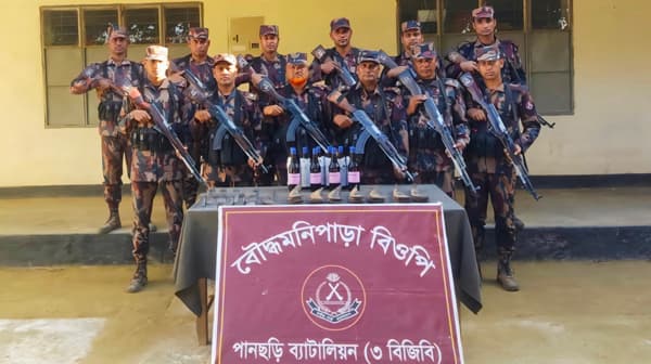 পানছড়িতে বিজিবির বিশেষ অভিযানে বিপুল দেশীয় অস্ত্র উদ্ধার