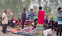 হিলির একমাত্র পাম্পে তেলের জন্য রাতভর অপেক্ষা বাইকারদের