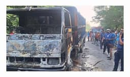 পদ্মা সেতুর সামনে ট্রাকে অগ্নিসংযোগ, যান চলাচল বন্ধ