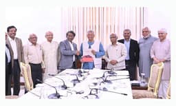 জাতীয় নির্বাচনের আগে গণভোট আয়োজনে কমিশনের সুপারিশ