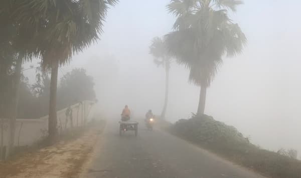 আত্রাইয়ে দেখা নেই সূর্যের, বেড়েছে শীতের তীব্রতা