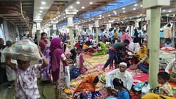 ঈদছুটির শেষ দিনে কর্মস্থলে ফিরতে বরিশাল নৌবন্দরে ভিড়, ভোগান্তি