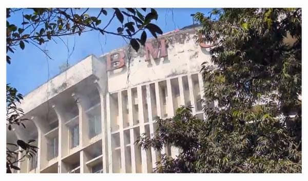 পিজি হাসপাতালে আগুন, ফায়ার সার্ভিসের ছয় ইউনিটে নিয়ন্ত্রণ