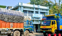 ভারতীয় ব্যবসায়ীদের ধর্মঘটে টানা তিন দিন হিলি বন্দরে আমদানি-রপ্তানি বন্ধ
