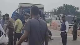 কালিয়াকৈরে বাস-কাভার্ডভ্যান সংঘর্ষে একজন নিহত