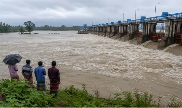 তিস্তার পানি বেড়ে বন্যার শঙ্কায় নিম্নাঞ্চলের মানুষ