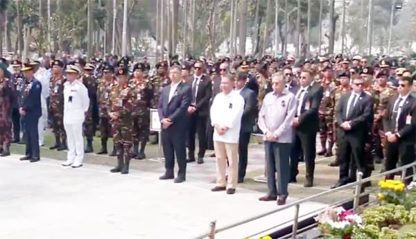 পিলখানা শহীদদের স্মরণে রাষ্ট্রপতি ও প্রধানমন্ত্রীর শ্রদ্ধা নিবেদন
