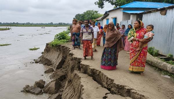 করতোয়ার ভয়াবহ ভাঙনে আশ্রয়ণ প্রকল্পসহ শতাধিক ঘর ঝুঁকিতে