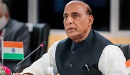 ড. ইউনূসকে সংযত থাকার আহ্বান ভারতের প্রতিরক্ষামন্ত্রীর