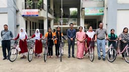 গোয়ালন্দে নতুন কুঁড়ি স্পোর্টসের ৮ প্রমিলা খেলোয়াড় পেলেন বাইসাইকেল