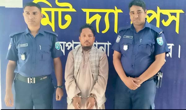 হিলিতে মাদ্রাসা ছাত্রকে যৌন নির্যাতনের চেষ্টা, শিক্ষক গ্রেফতার