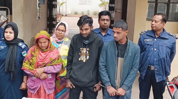 মহেশপুরে পুলিশের ঝটিকা অভিযানে ১২০০ পিস ইয়াবাসহ তিনজন আটক