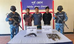 টেকনাফে বন্দিদের উদ্ধার, অস্ত্রসহ ৩ মানবপাচারকারী আটক