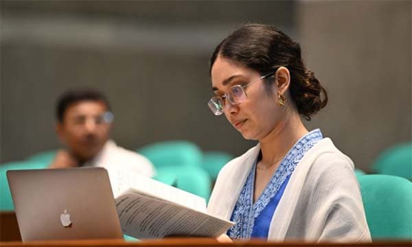 ভিভিআইপি লাউঞ্জে বসে সংসদ অধিবেশন পর্যবেক্ষণ জাইমা রহমানের