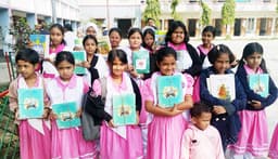 শোকের মধ্যেই বরিশালে নতুন বই পেল শিক্ষার্থীরা