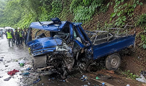 রাঙ্গামাটিতে পিকআপ উল্টে নারীসহ নিহত চার, আহত দুই