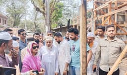 ঝালকাঠিতে আগুনে ক্ষতিগ্রস্ত ব্যবসায়ীদের পাশে এমপি ইলেন ভুট্টো