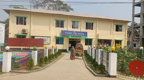 কাউখালী উপজেলা স্বাস্থ্য কমপ্লেক্সে কক্ষ সংকট, ব্যাহত চিকিৎসা সেবা