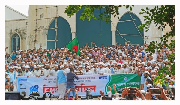 হাদি হত্যার প্রতিবাদে বায়তুল মোকাররমে বিক্ষোভ