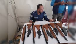 কবর পরিষ্কার করতে গিয়ে মিললো বস্তাবন্দি আগ্নেয়াস্ত্র