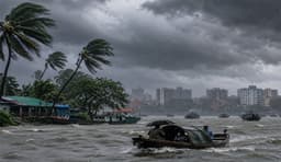 বৃষ্টিতে কমতে পারে তাপমাত্রা, ঝড়ের শঙ্কা ১৩ অঞ্চলে