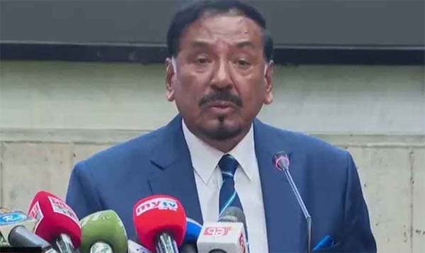 রাষ্ট্রপতির পদত্যাগপত্র গ্রহণ করে দায়িত্ব নিলেন স্পিকার হাফিজ উদ্দিন আহমদ