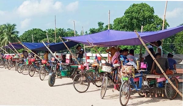 বয়তুল্ল্যাহ সেতুতে অবৈধ ভ্যান পার্কিংয়ে ভোগান্তি, দুর্ঘটনার শঙ্কা বাড়ছে
