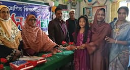 ধামইরহাটে মডেল সপ্রাবির ৫ম শ্রেণির শিক্ষার্থীদের বিদায় সংবর্ধনা