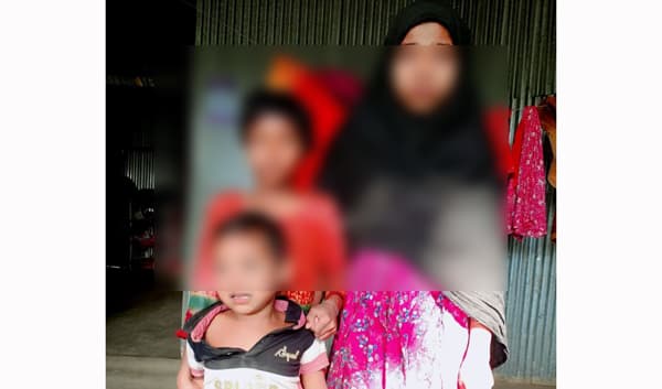 পরকীয়ার নেশায় মা অন্ধ! ৩ সন্তানকে রাস্তায় ফেলে প্রেমিকের হাত ধরে পলায়ন