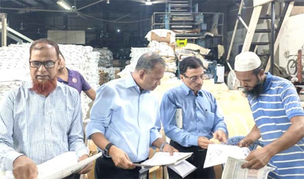 নতুন বই ছাপার অগ্রগতি দেখতে ছাপাখানায় প্রধানমন্ত্রীর বিশেষ সহকারী