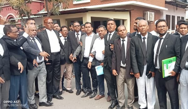 আওয়ামী লীগ নেতাদের জামিনে বরিশালে আদালত বর্জন আইনজীবীদের