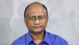 চাপে নয়, দায়িত্ববোধে সরে দাঁড়ালেন দুদক চেয়ারম্যান