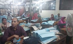 টানা বৃষ্টিতে ভিজে ক্ষতিগ্রস্ত কালিয়াকৈর সাব-রেজিস্ট্রি অফিসের গুরুত্বপূর্ণ দলিলপত্র