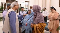 হাদি ইস্যুতে সরকারের সর্বোচ্চ উদ্যোগ, পরিবারের সঙ্গে প্রধান উপদেষ্টার সাক্ষাৎ