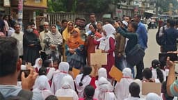 স্কুল শিক্ষার্থী নিহতের প্রতিবাদে বরিশালে সড়ক অবরোধ