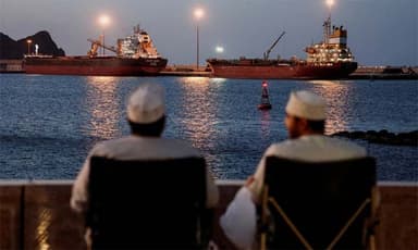 যুদ্ধবিরতি চুক্তিতে হরমুজ প্রণালিতে জাহাজ থেকে ফি নেবে দুই দেশ