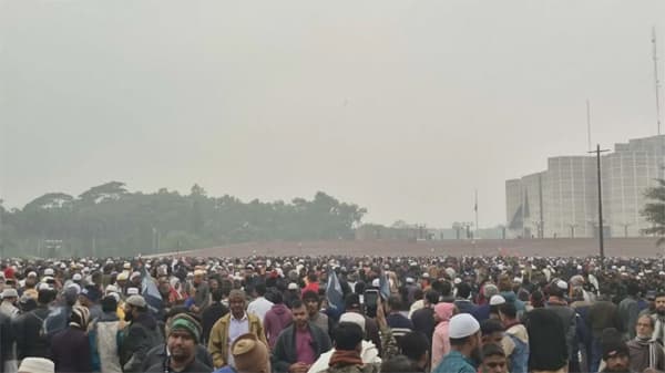 জনস্রোতে পরিণত মানিক মিয়া, খুলে দেওয়া হলো দক্ষিণ প্লাজার প্রবেশপথ