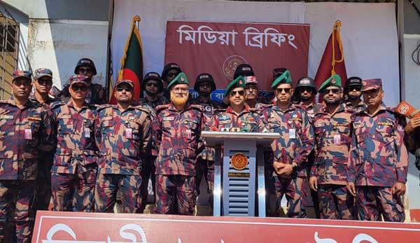 বড়লেখা সীমান্তে উচ্চ বিস্ফোরক ও ভারতীয় পাইপ গানসহ অবৈধ অস্ত্র উদ্ধার