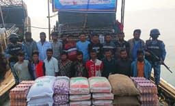 কোস্ট গার্ডের অভিযানে টেকনাফে ১৯ পাচারকারী আটক
