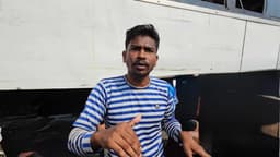 ইঞ্জিনের তাপে নেমে বাঁচলেন কালাম, দুই মিনিটেই ডুবে গেল বাস