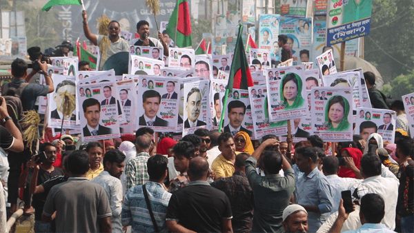 ধানের শীষের পক্ষে জনমত গঠনে লিফলেট বিতরণ ও বিশাল শোডাউন