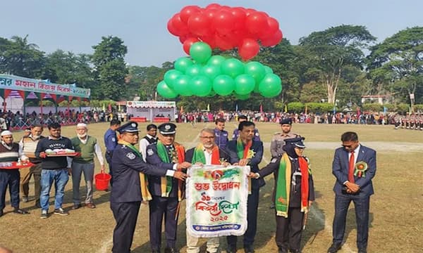 বিনম্র শ্রদ্ধা ও কুজকাওয়াজে বরিশালে মহান বিজয় দিবস উদযাপিত