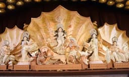 মহানবমীর পূজায় মণ্ডপে মণ্ডপে আরাধনা, কাল প্রতিমা বিসর্জন